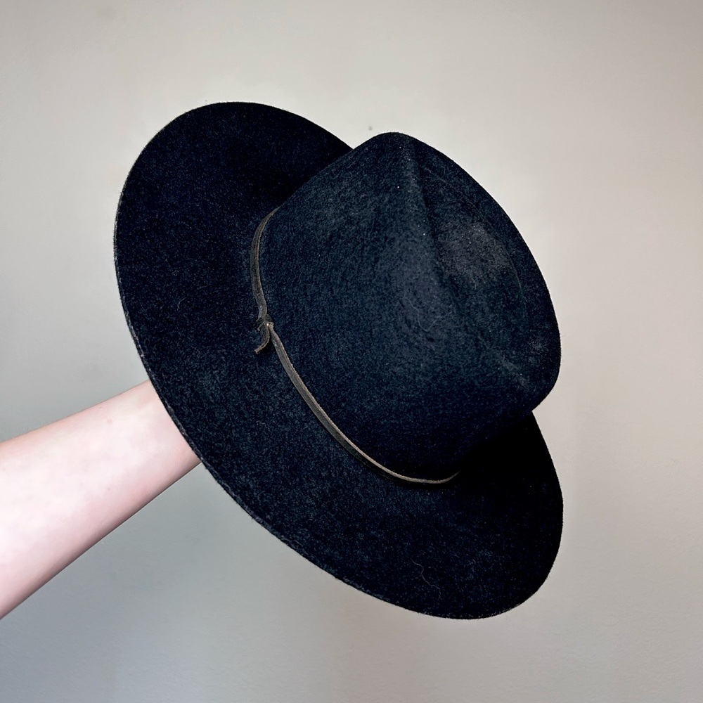 Womens Wide-brimmed Fashion Hat Black Gently Used Casual Fedora Cowgirl Hat